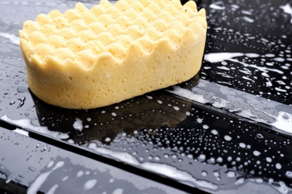 コーティング車の汚れ対策：メンテナンスの基本と最適な洗車頻度は？サムネイル